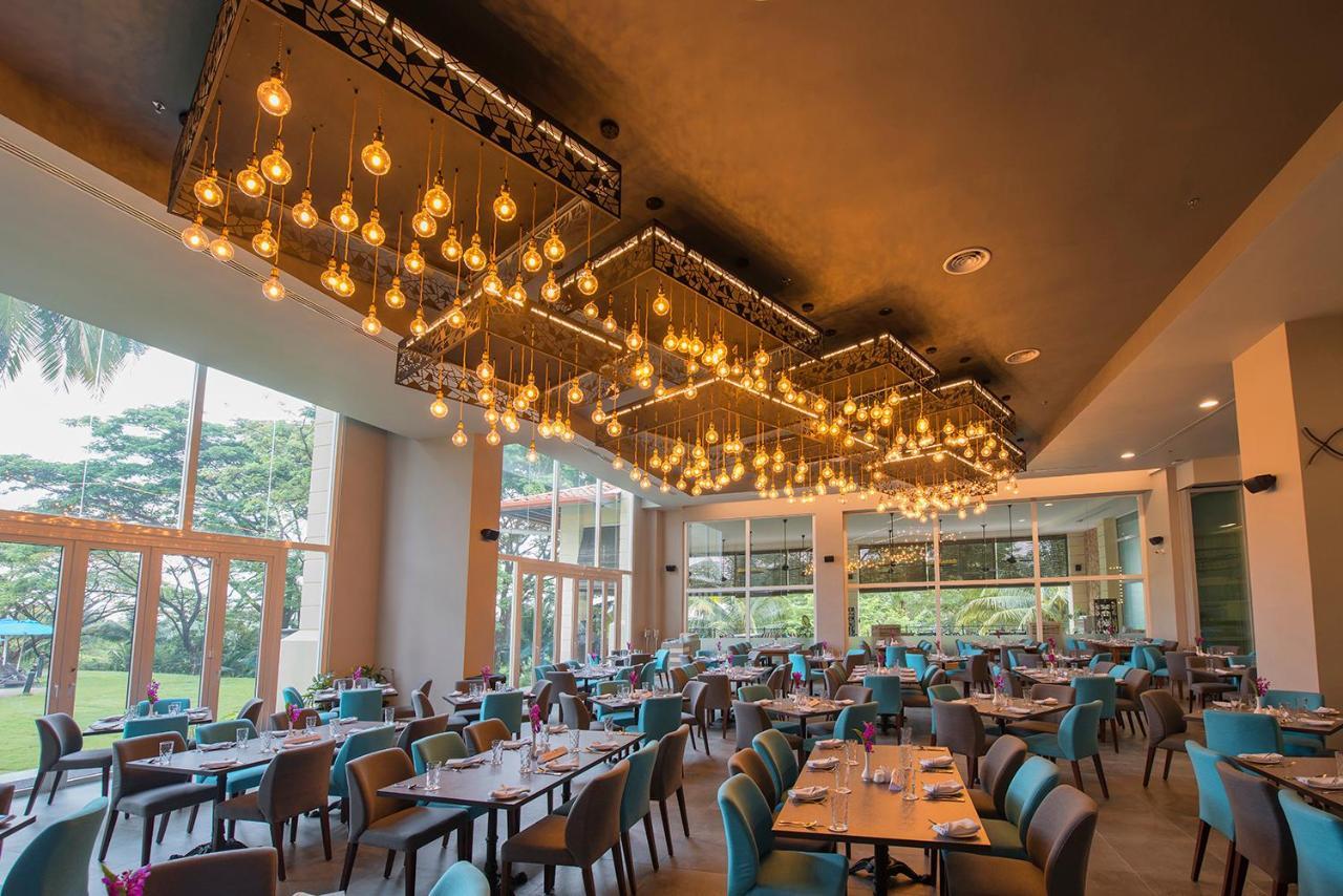 Bangi Resort Hotel Bandar Baru Bangi Exteriér fotografie The interior of the restaurant
