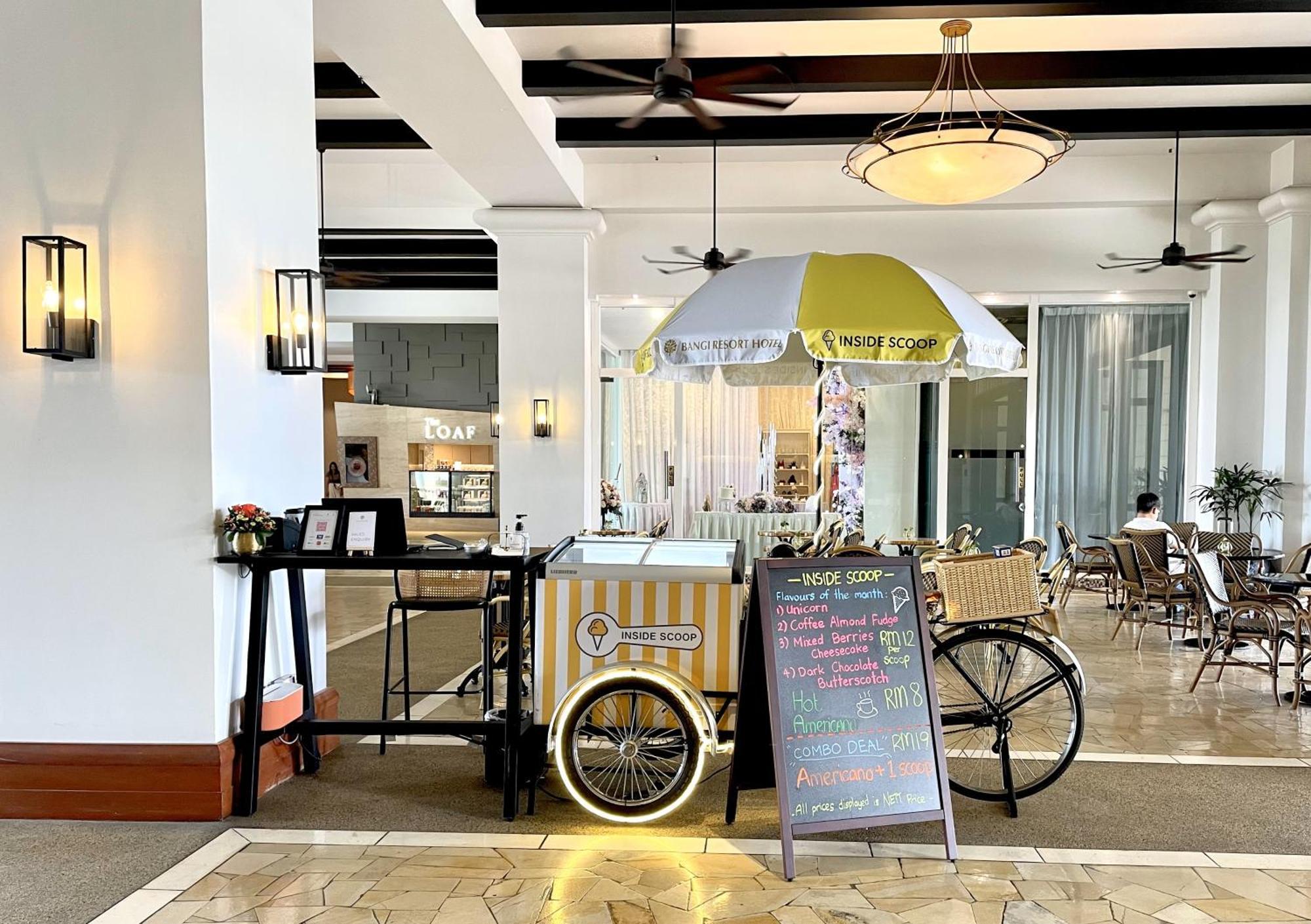 Bangi Resort Hotel Bandar Baru Bangi Exteriér fotografie A mobile bicycle cart